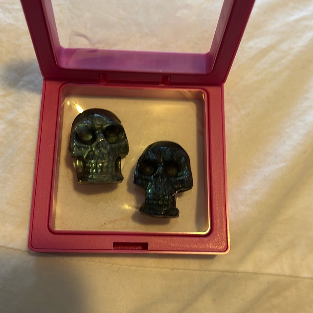 Labradorite skulls